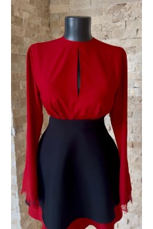 Set realizat din Bluza din French Satin rosu cu dantela Chantilly si Fusta in clos si Tafta neagra, cu fundita