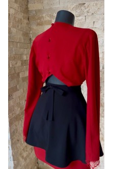 Set realizat din Bluza din French Satin rosu cu dantela Chantilly si Fusta in clos si Tafta neagra, cu fundita